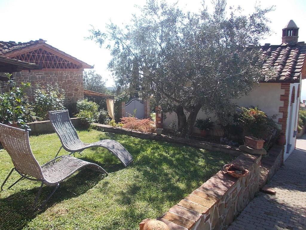 Casa Vacanze La Porta Vinci Exterior photo