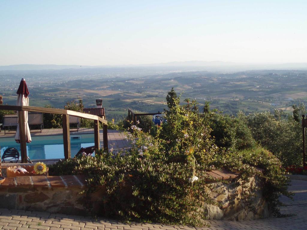 Casa Vacanze La Porta Vinci Exterior photo