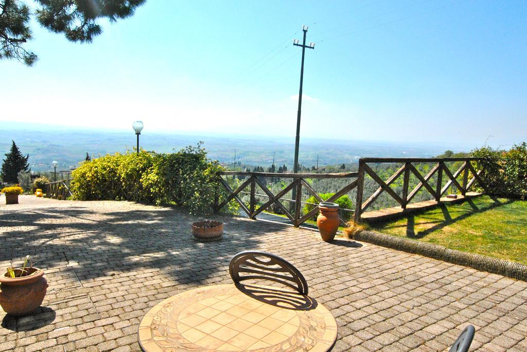Casa Vacanze La Porta Vinci Exterior photo