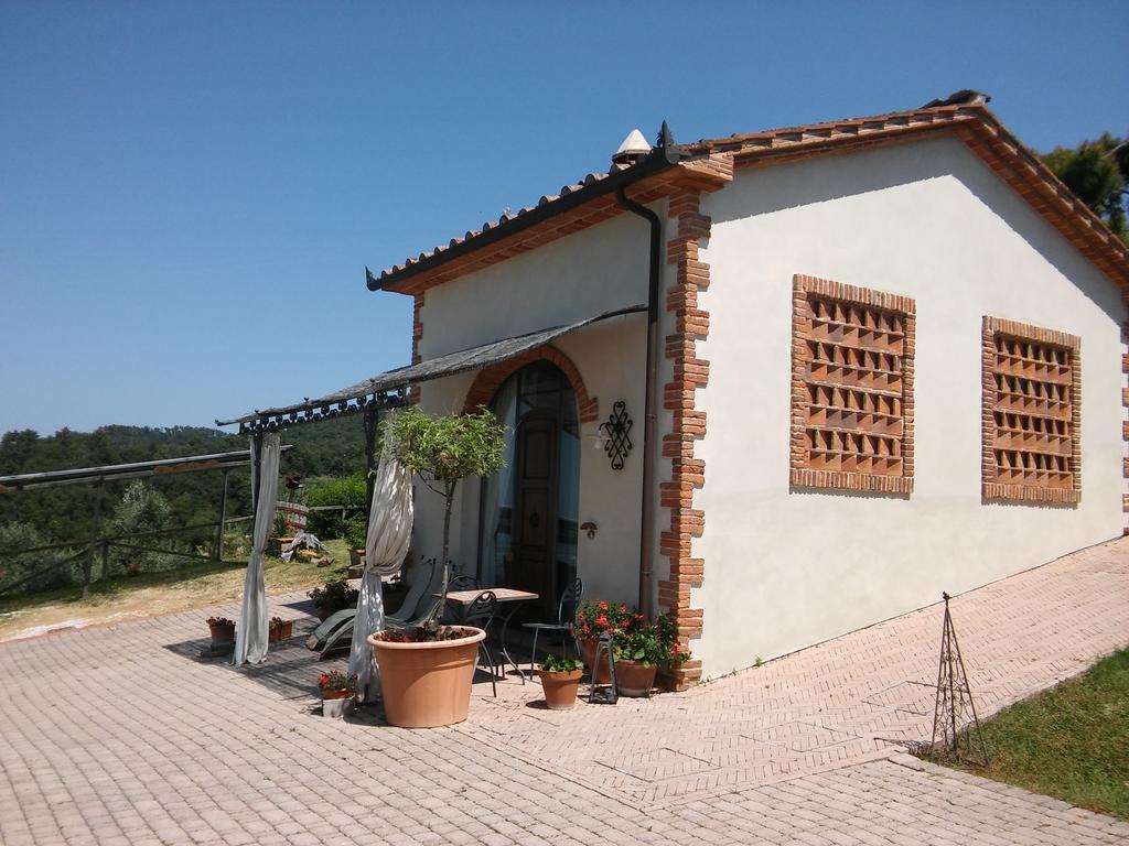 Casa Vacanze La Porta Vinci Exterior photo