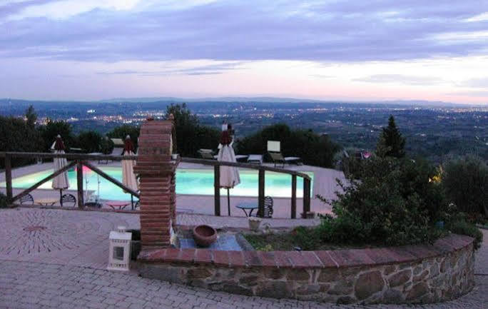 Casa Vacanze La Porta Vinci Exterior photo